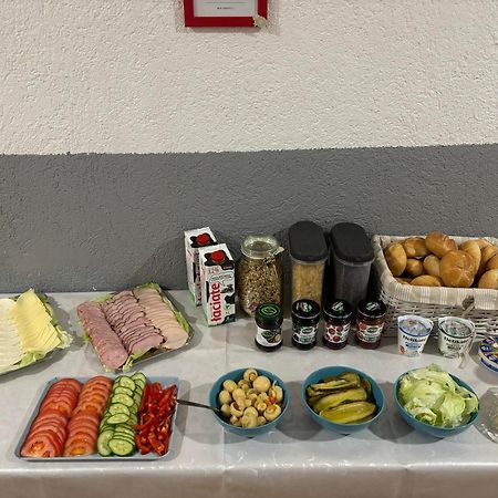 Flyfly Hostel , Darmowy Parking , Rezerwuj Przez Urzadzenia Mobilne -10 Procent Wroclaw Dış mekan fotoğraf