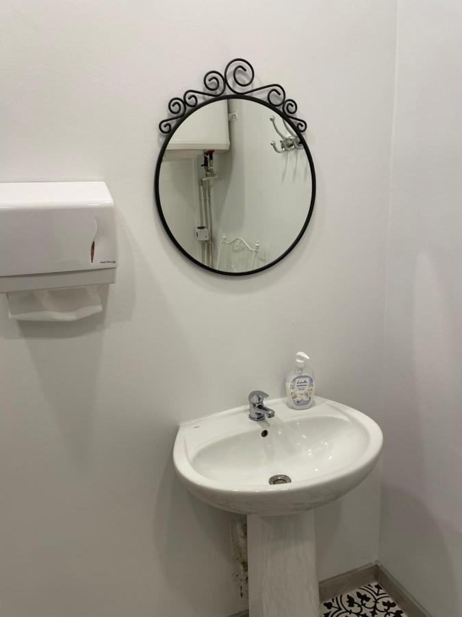 Flyfly Hostel , Darmowy Parking , Rezerwuj Przez Urzadzenia Mobilne -10 Procent Wroclaw Dış mekan fotoğraf