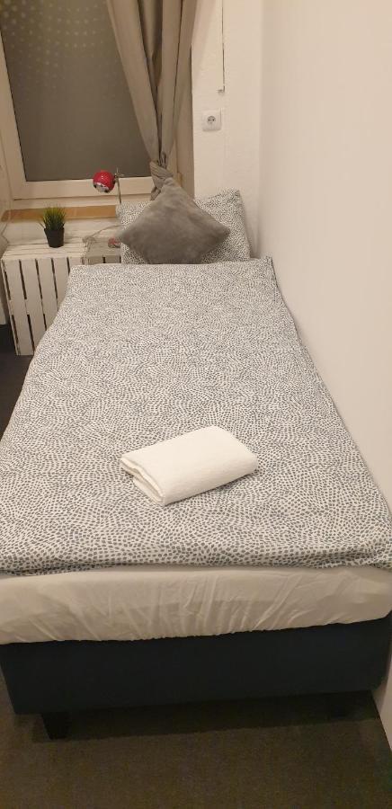 Flyfly Hostel , Darmowy Parking , Rezerwuj Przez Urzadzenia Mobilne -10 Procent Wroclaw Dış mekan fotoğraf