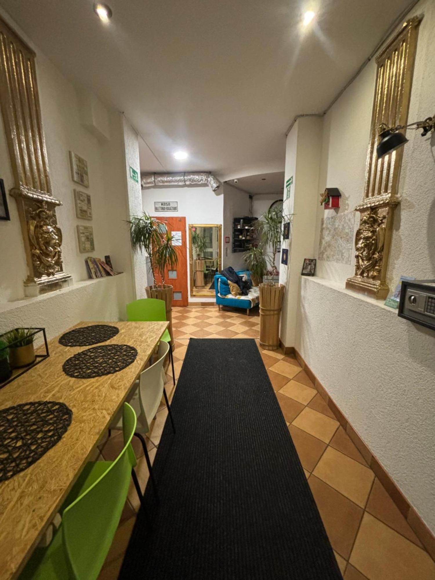 Flyfly Hostel , Darmowy Parking , Rezerwuj Przez Urzadzenia Mobilne -10 Procent Wroclaw Dış mekan fotoğraf