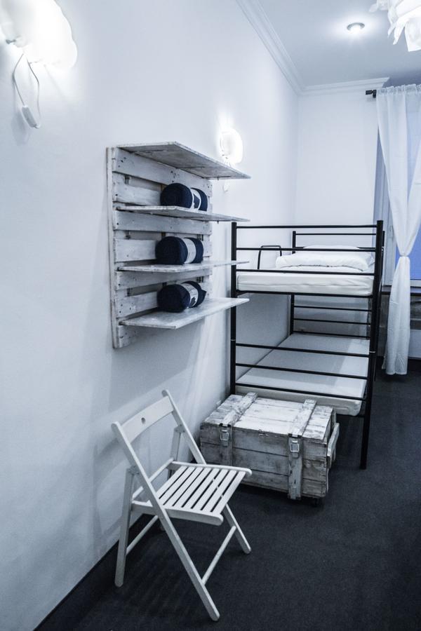 Flyfly Hostel , Darmowy Parking , Rezerwuj Przez Urzadzenia Mobilne -10 Procent Wroclaw Dış mekan fotoğraf