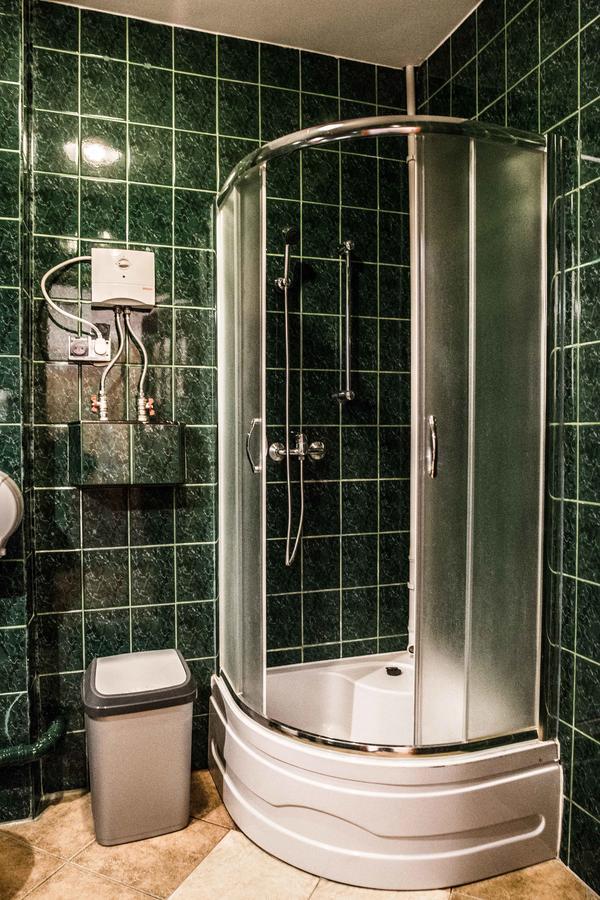 Flyfly Hostel , Darmowy Parking , Rezerwuj Przez Urzadzenia Mobilne -10 Procent Wroclaw Dış mekan fotoğraf