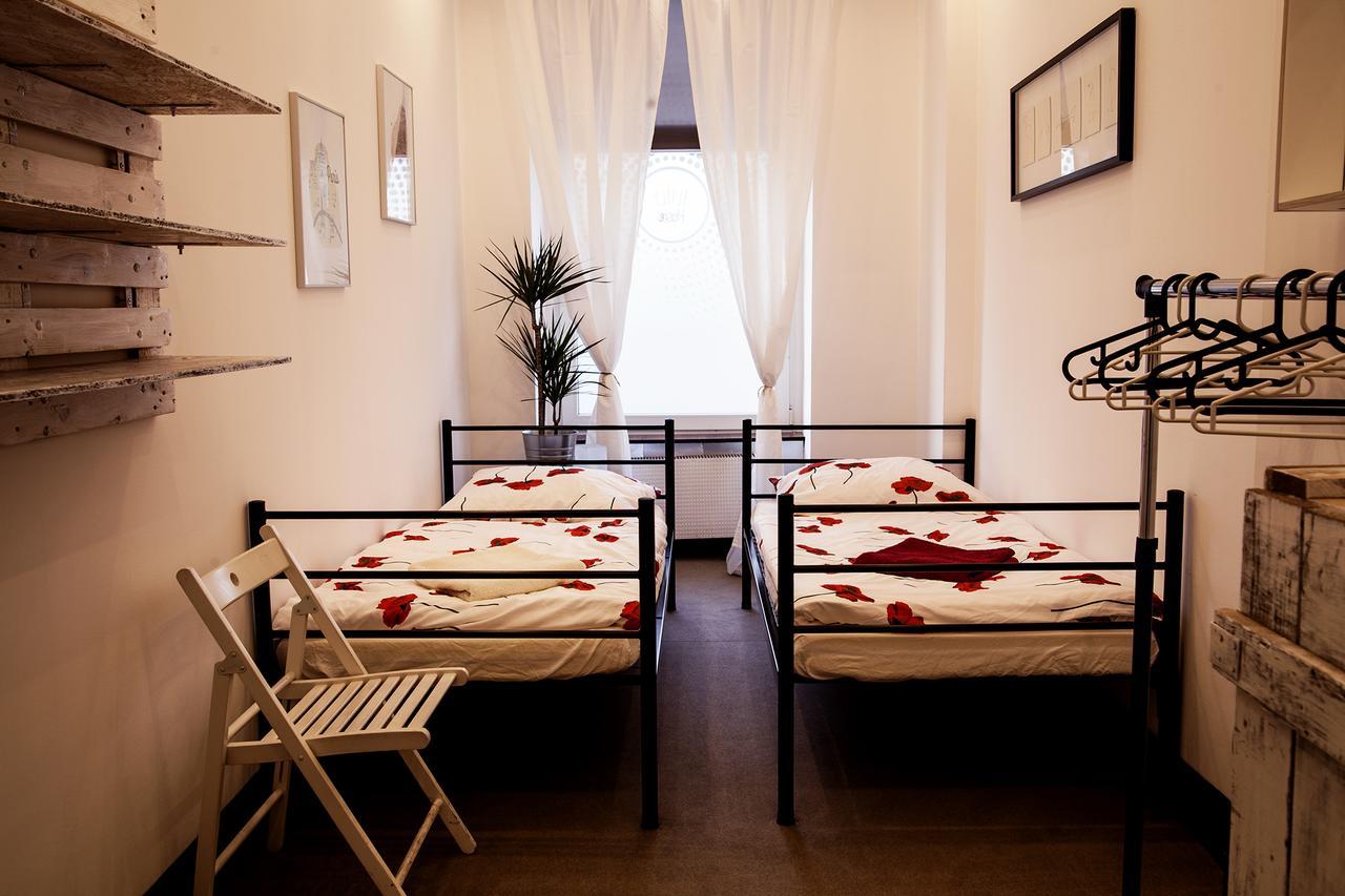 Flyfly Hostel , Darmowy Parking , Rezerwuj Przez Urzadzenia Mobilne -10 Procent Wroclaw Dış mekan fotoğraf