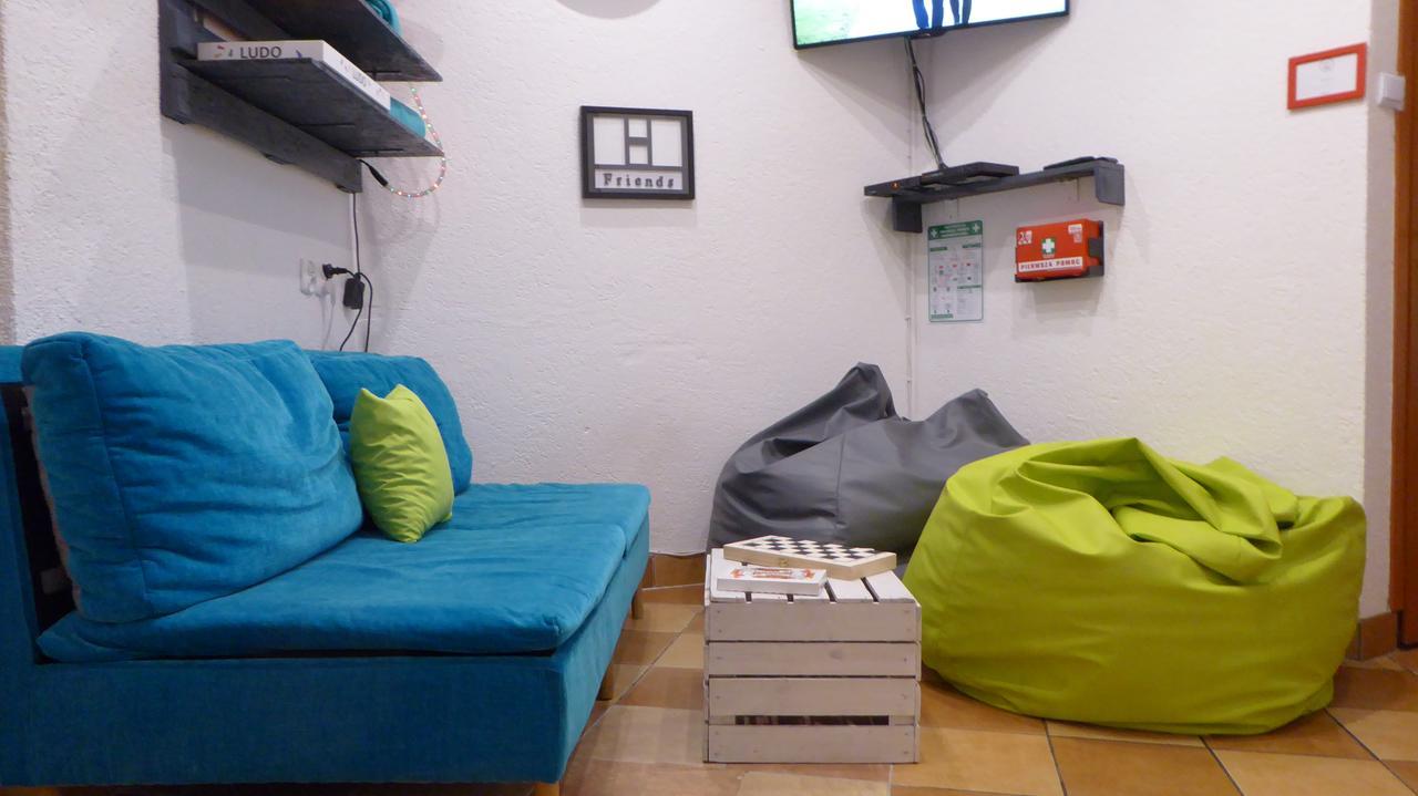 Flyfly Hostel , Darmowy Parking , Rezerwuj Przez Urzadzenia Mobilne -10 Procent Wroclaw Dış mekan fotoğraf