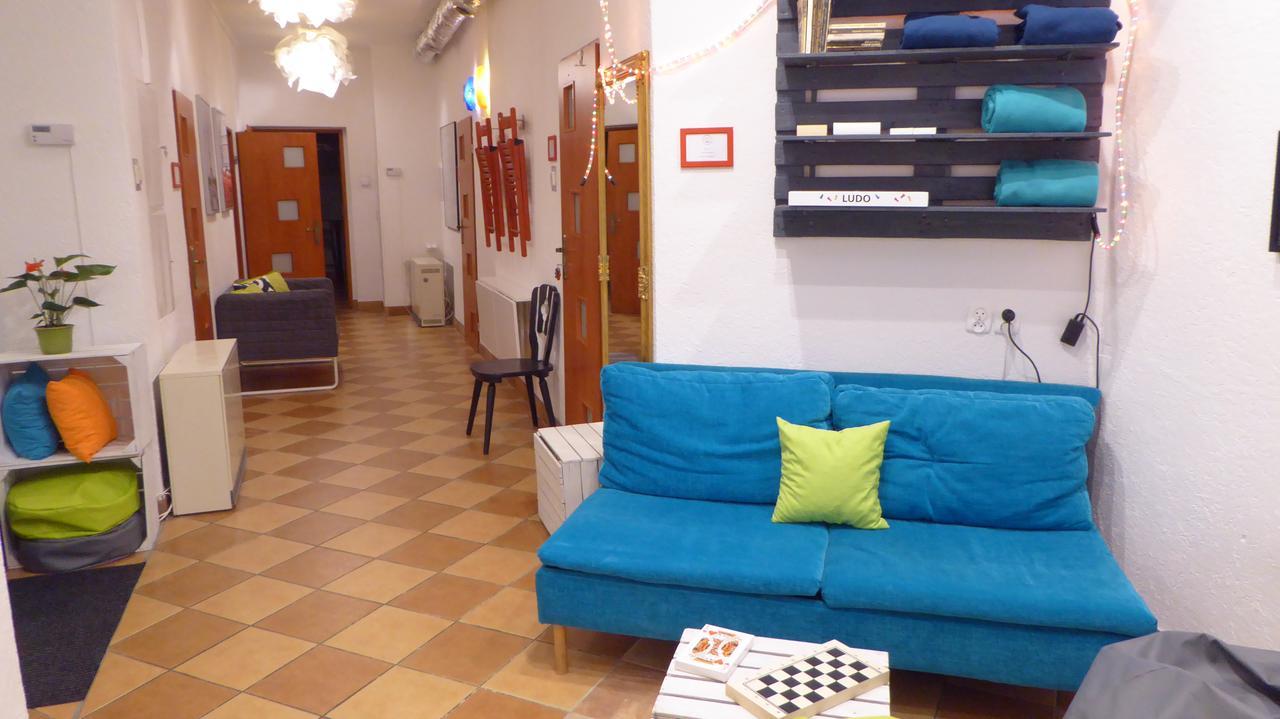 Flyfly Hostel , Darmowy Parking , Rezerwuj Przez Urzadzenia Mobilne -10 Procent Wroclaw Dış mekan fotoğraf